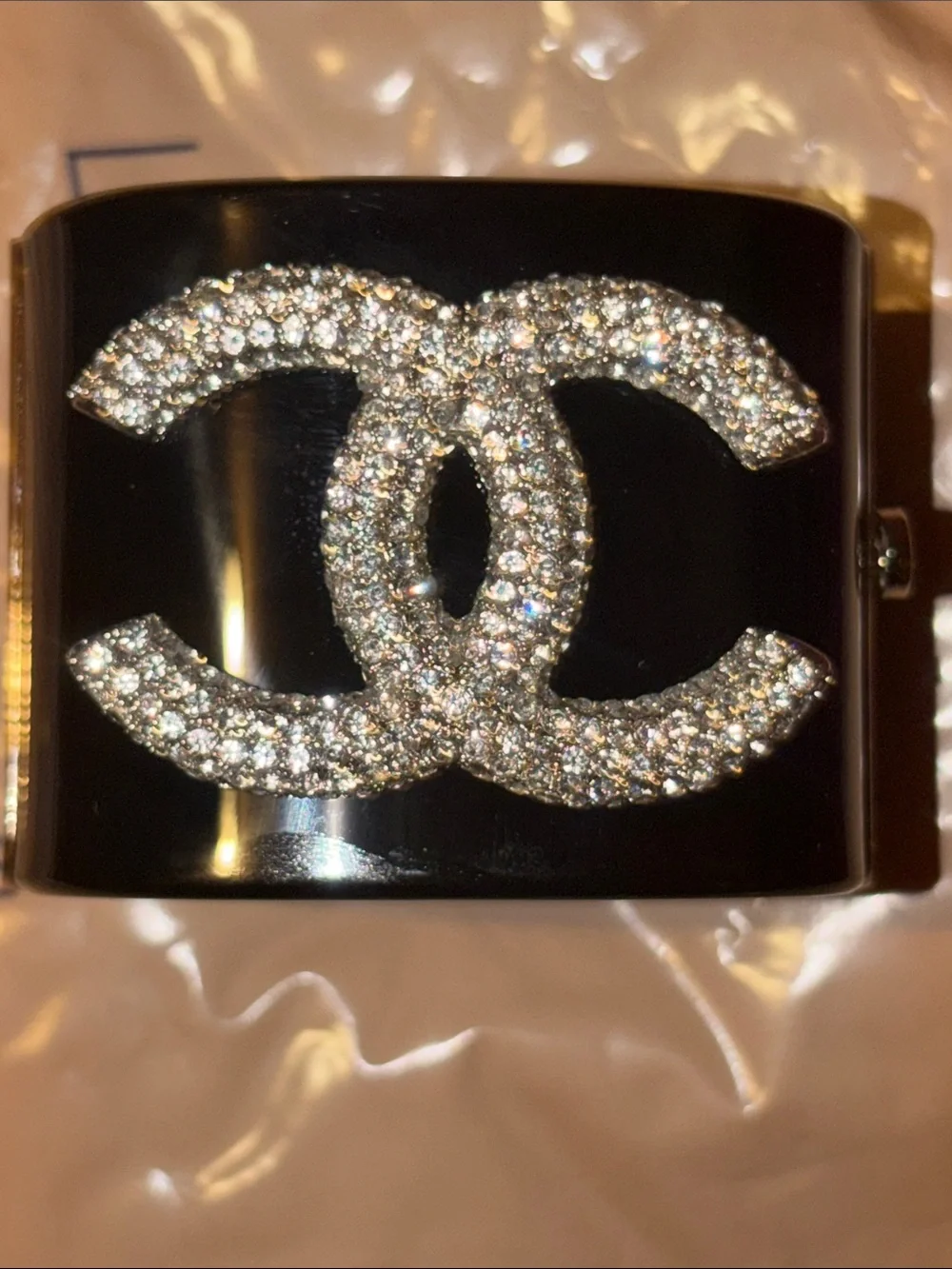 🆕!!!🪩 CHANEL CC Cuff + Box 📦 10/10 🪩 - Picture 9 of 10